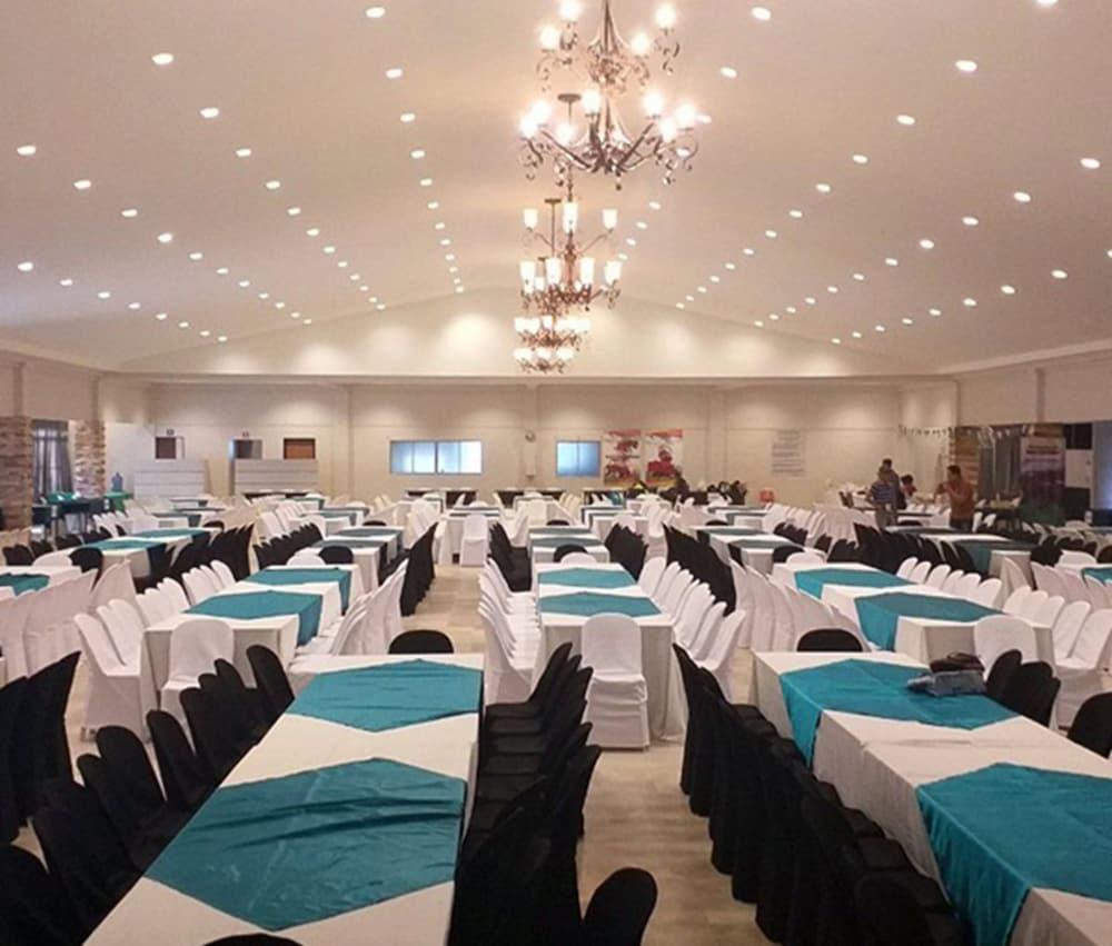 Hotel Acacia Bacolod